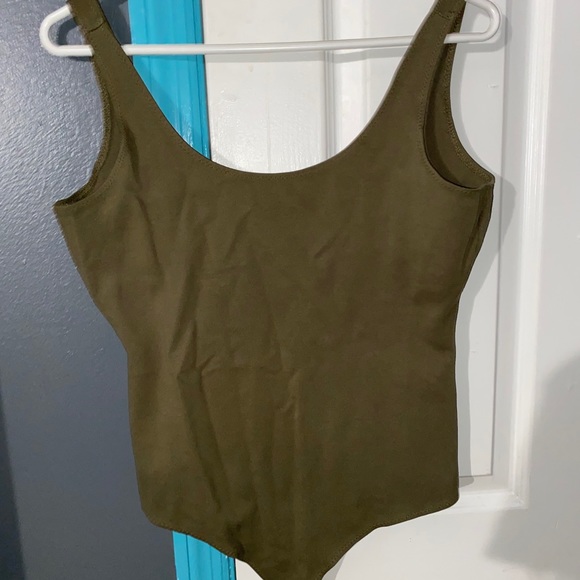 Clothes - Picture 6 of 10